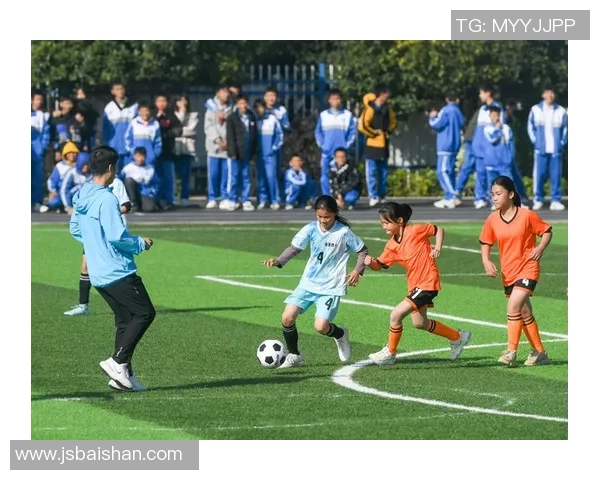 中国足球后卫如何通过个人努力成长为顶级球星的成功故事