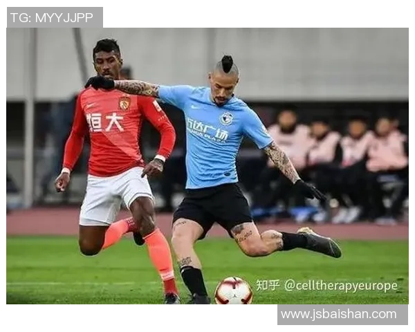 《从草根到巨星 足球少年追梦之路的坚持与荣耀》