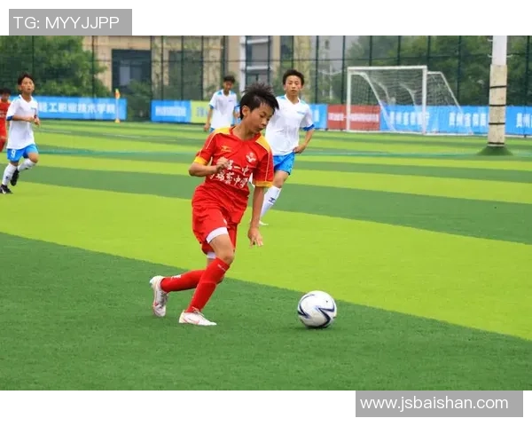 足球巨星助力贵州足球发展 聚焦草根足球与青训未来 足球巨星助力贵州足球发展 聚焦草根足球与青训未来